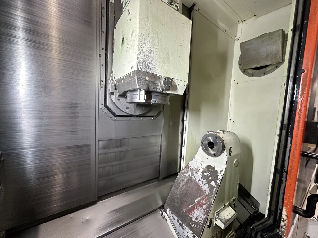 Detailed view of the Mazak Integrex J-200: B-axis and tailstock in the working area – precise 5-axis machining with a used machine