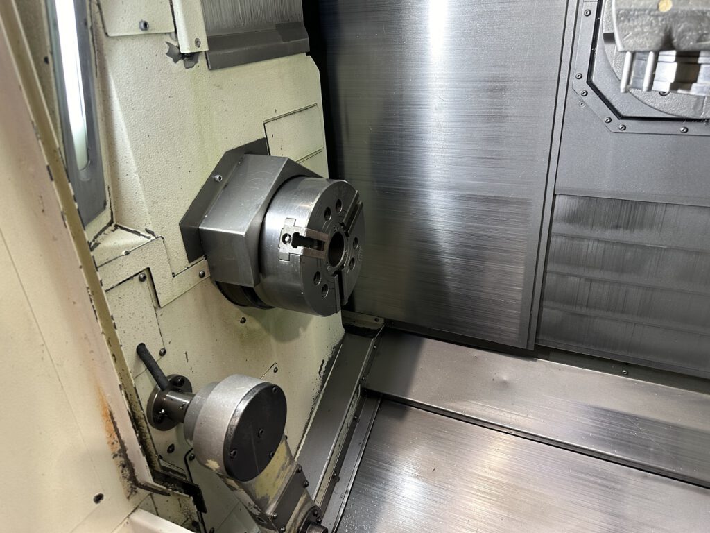 Main spindle of the Mazak Integrex J-200 with integrated parts catcher – automated workpiece removal for efficient series production