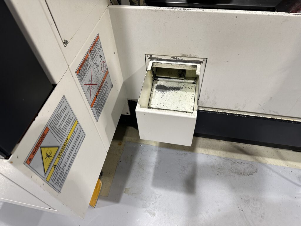 Collection tray for the Mazak Integrex J-200 – collection container for chips and cooling lubricants in the work area