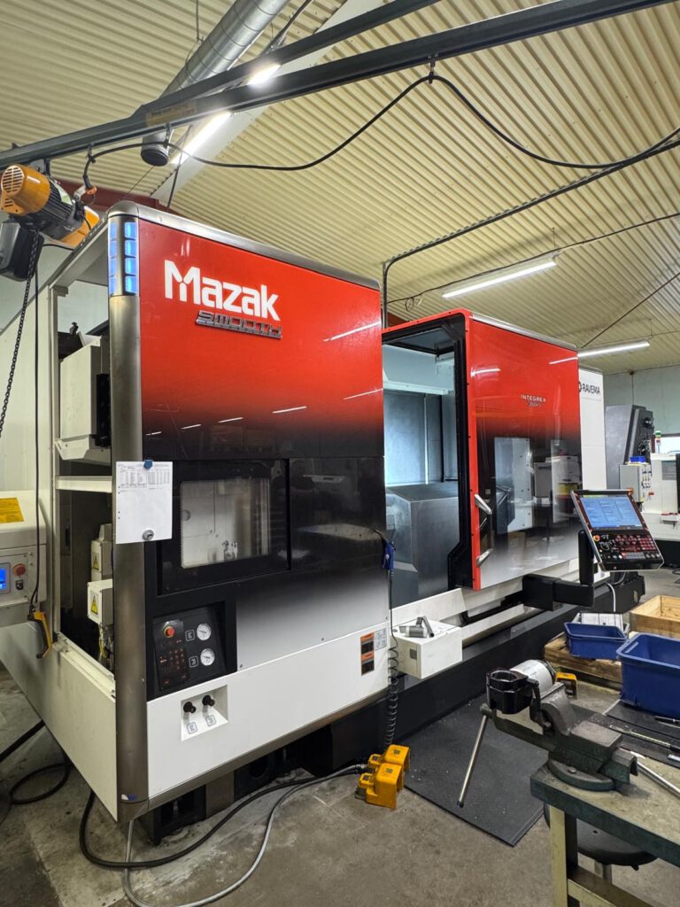 Mazak Integrex i-350HS - Sidovy av den multifunktionella CNC-maskinen