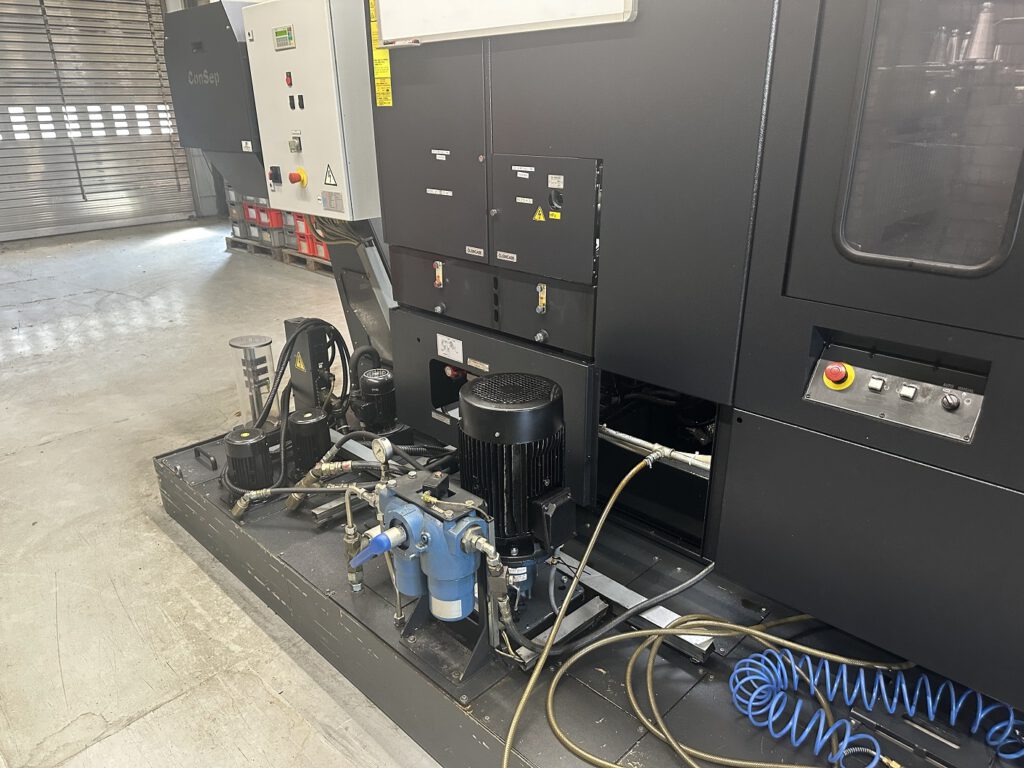 Pompe haute pression 70 bar du centre d’usinage Mazak Variaxis 630-5X-II d’occasion
