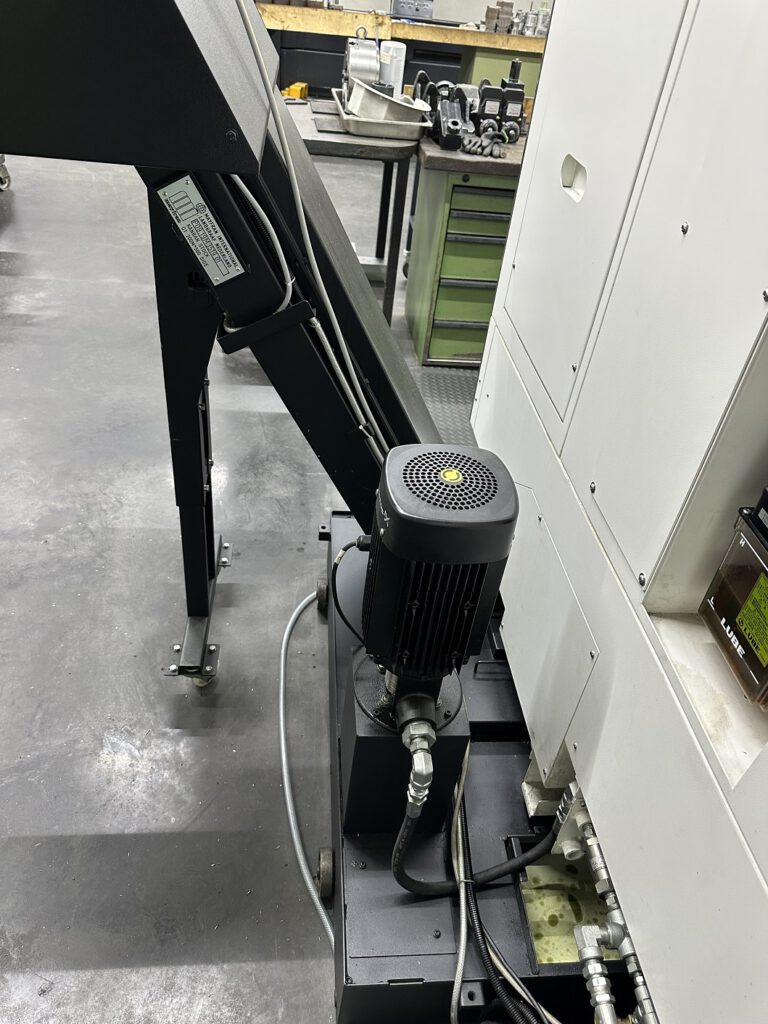 Hochdruckpumpe der gebrauchten Mazak QT-250 MY in Nahaufnahme