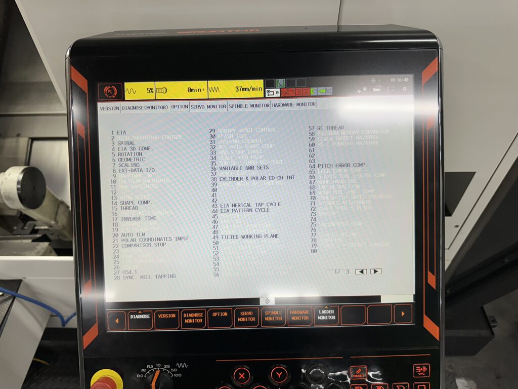 Steuerungsbildschirm der Mazak QT-250 MY mit angezeigten Softwareoptionen und Menüs