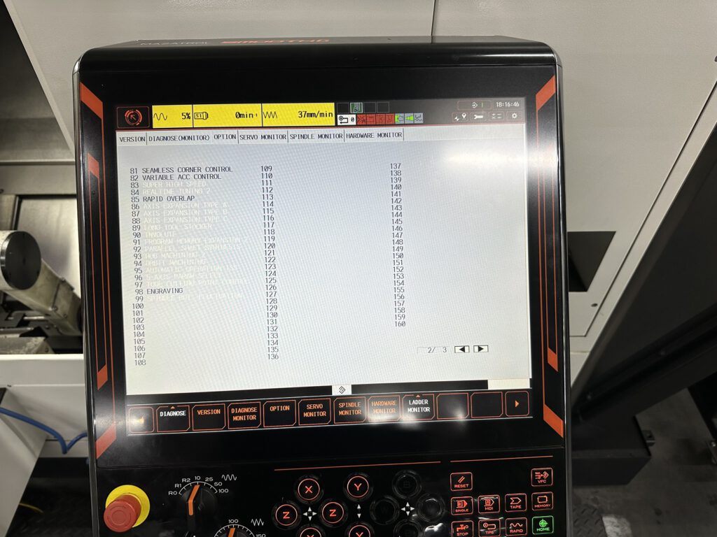 Steuerungsbildschirm der Mazak QT-250 MY mit geöffneter Seite 2 der Softwareoptionen