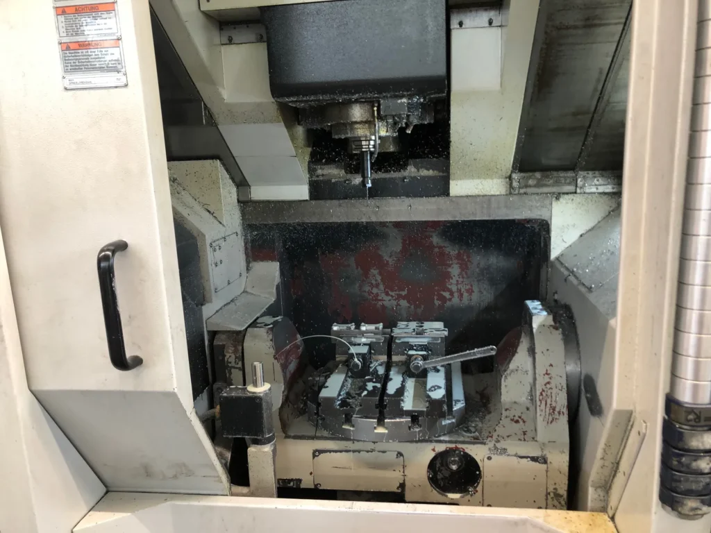 Mazak-Variaxis-500-5X-II-3 (1)